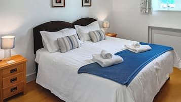 4 bedrooms, free WiFi, bed sheets