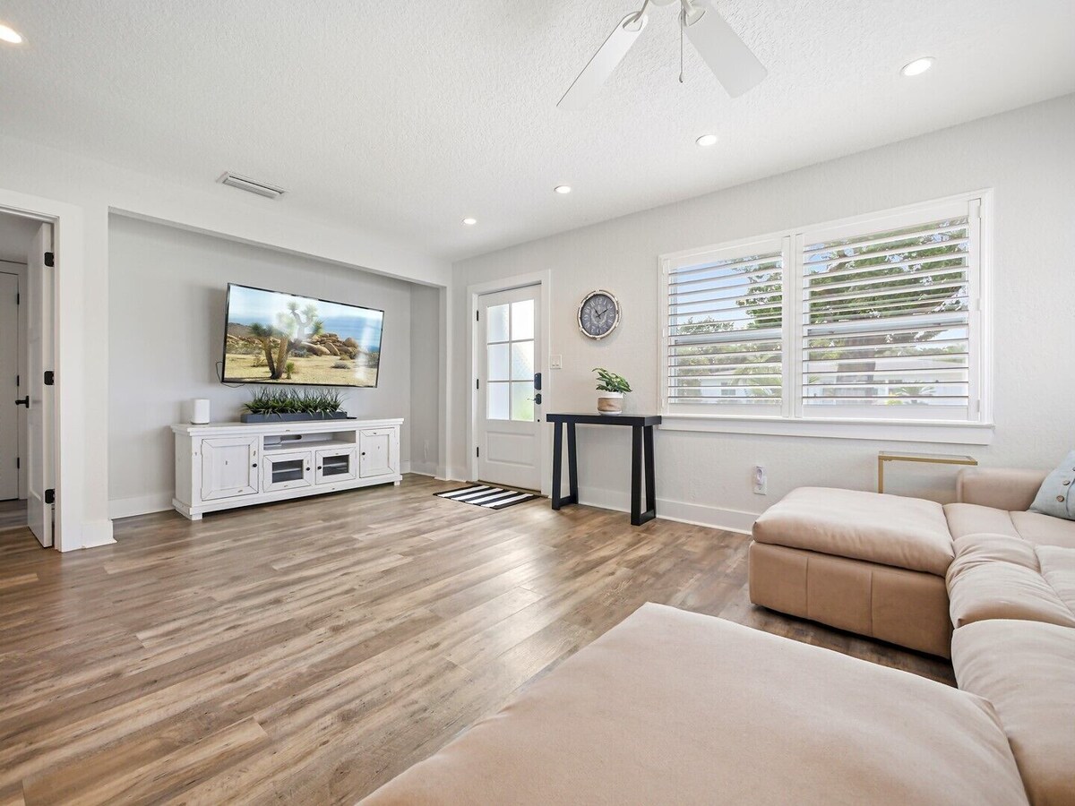 Photo 6 of SaltRunner: Updated 3/2 home with Private Pool