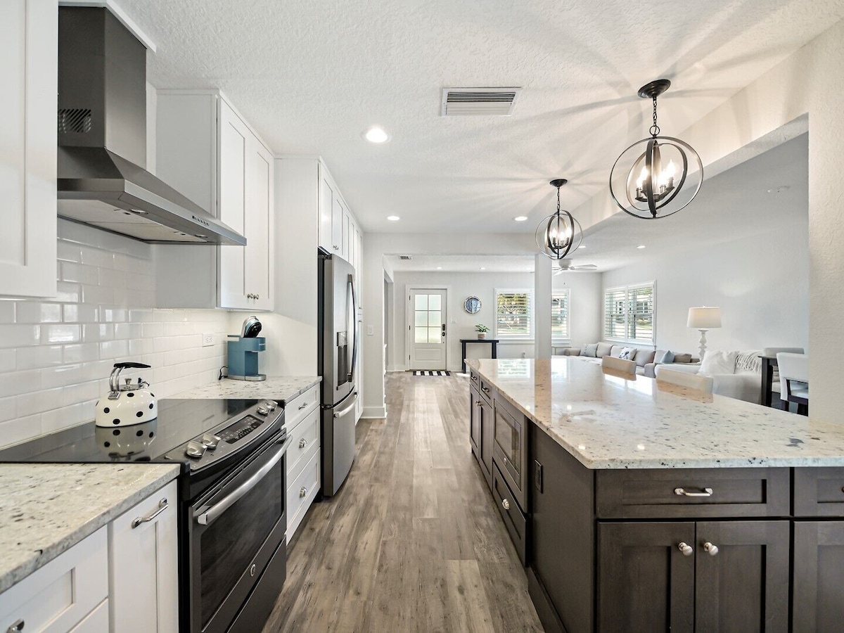 Photo 10 of SaltRunner: Updated 3/2 home with Private Pool