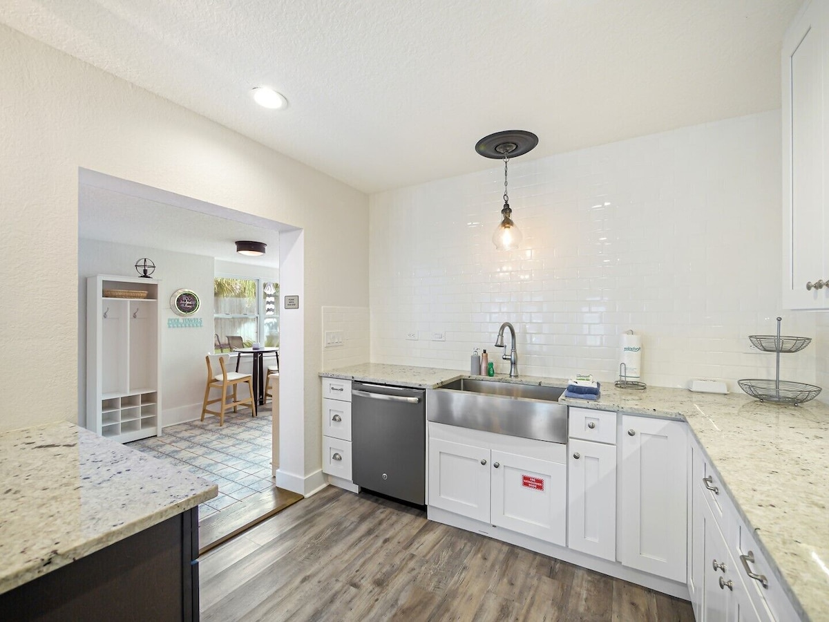Photo 8 of SaltRunner: Updated 3/2 home with Private Pool