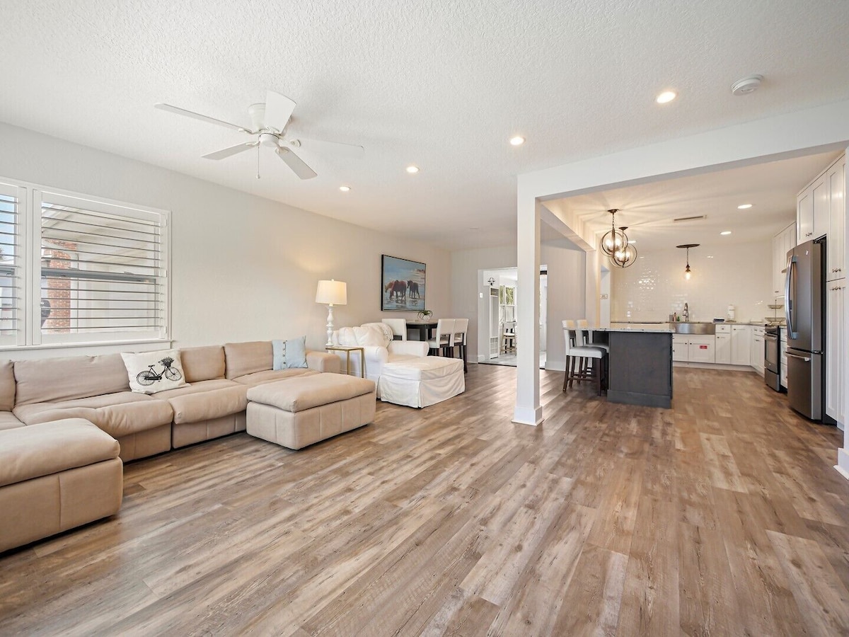 Photo 3 of SaltRunner: Updated 3/2 home with Private Pool