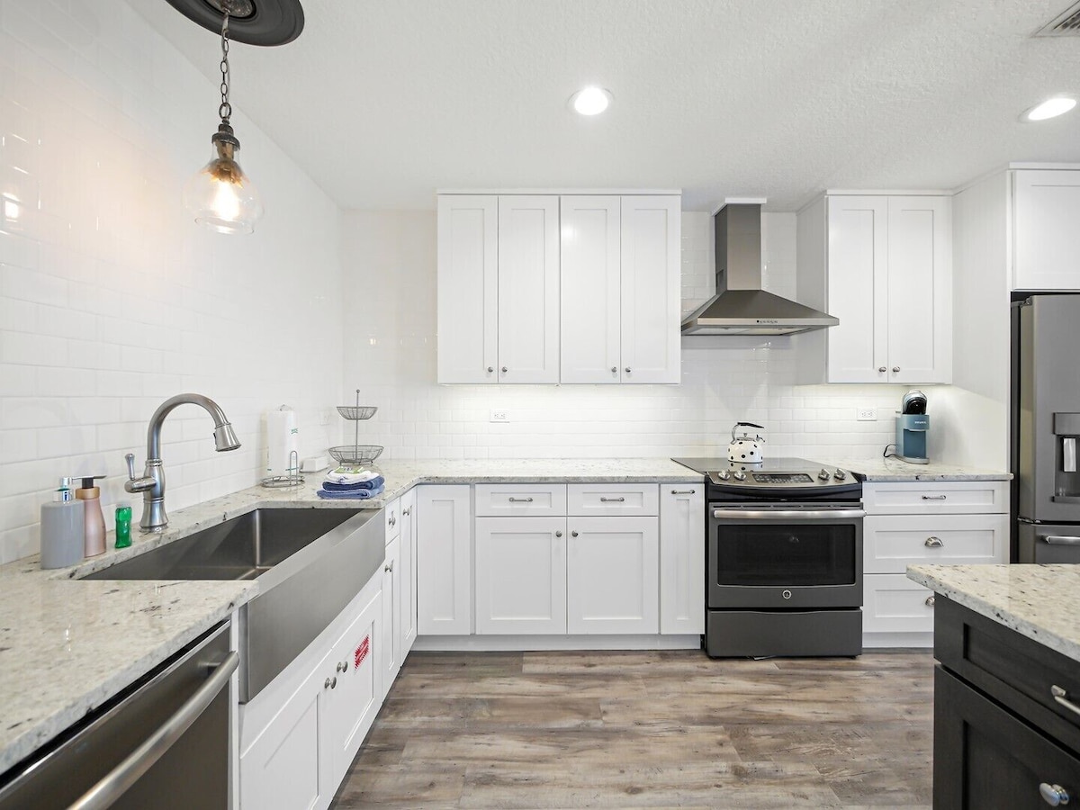Photo 9 of SaltRunner: Updated 3/2 home with Private Pool