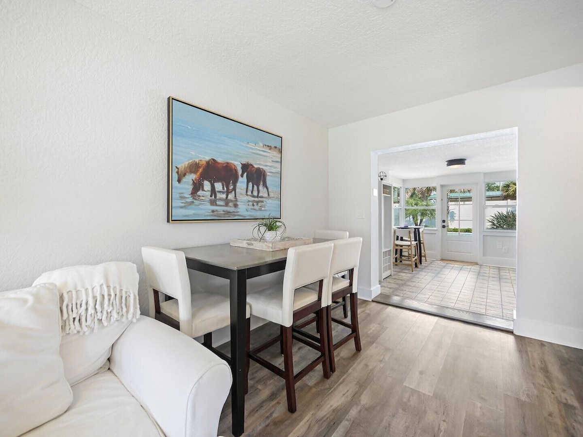 Photo 11 of SaltRunner: Updated 3/2 home with Private Pool