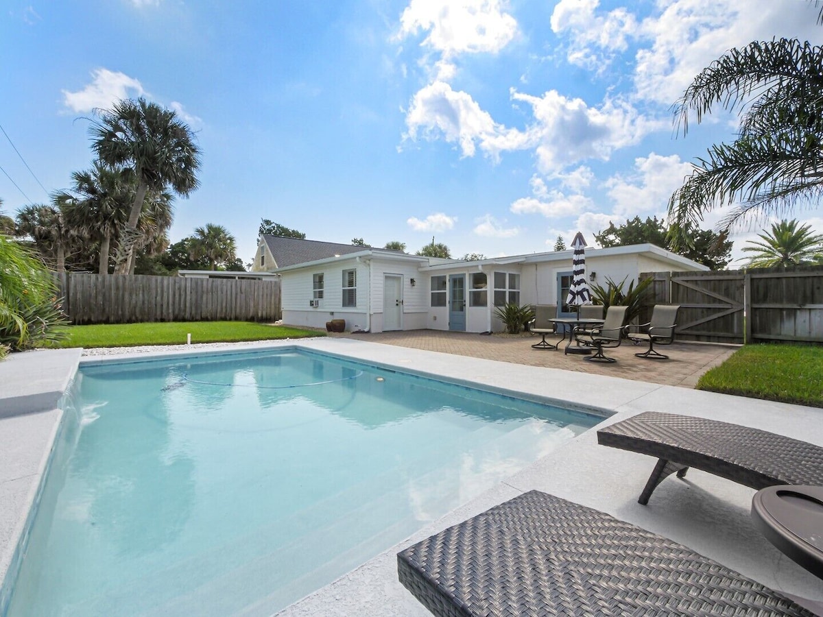 SaltRunner: Updated 3/2 home with Private Pool