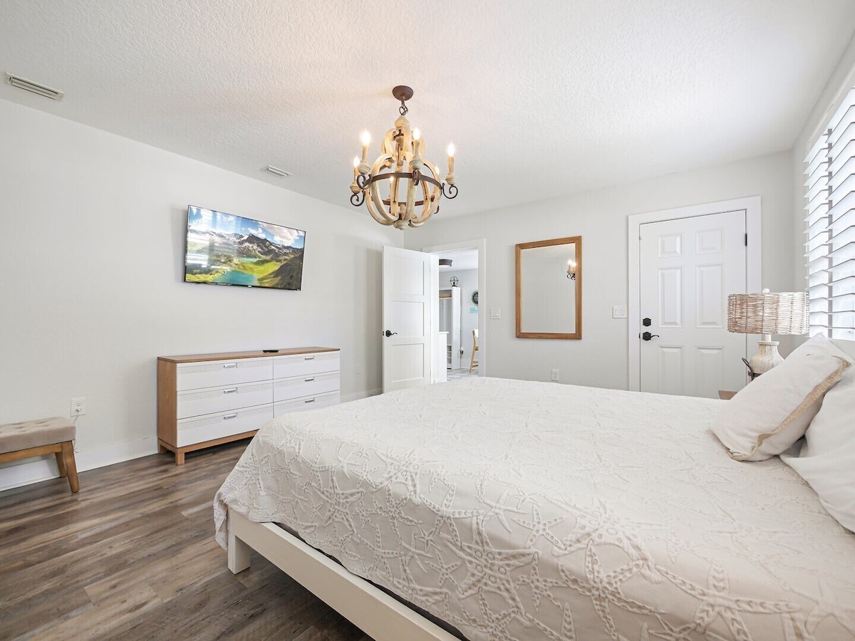 Photo 16 of SaltRunner: Updated 3/2 home with Private Pool