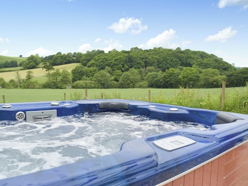 2 bedroom accommodation in White Mill, near Carmarthen
