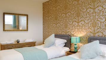 3 bedrooms, free WiFi, bed sheets