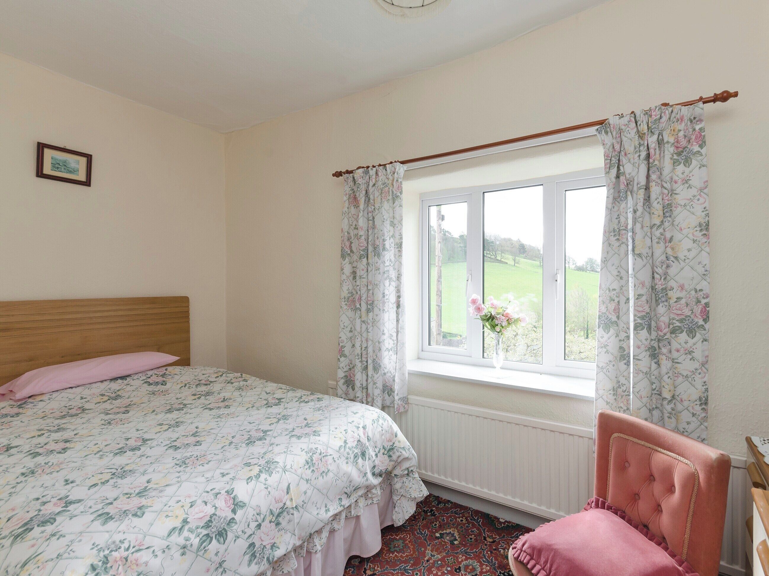 3 bedrooms, bed sheets