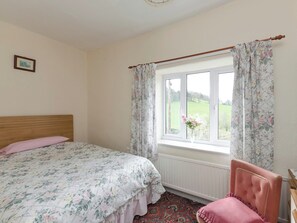 3 bedrooms, bed sheets - 3 bedroom accommodation in Hathersage (Hathersage)