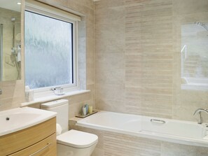 Towels - 5 bedroom accommodation in Craigton, near Inverness (Craigton, near Inverness)