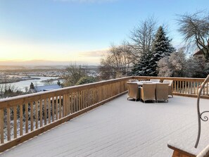 Outdoor dining - 5 bedroom accommodation in Craigton, near Inverness (Craigton, near Inverness)
