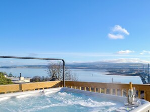 Outdoor spa tub - 5 bedroom accommodation in Craigton, near Inverness (Craigton, near Inverness)