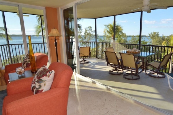 L-shape wrap-around screened lania terrace with 2 ceiling fans