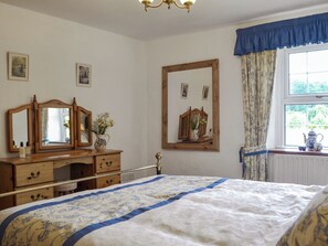 3 bedrooms, free WiFi, bed sheets - 3 bedroom accommodation in Yanwath, near Pooley Bridge (Yanwath, near Pooley Bridge)
