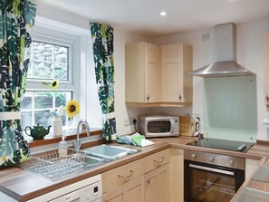 Dishwasher, highchair - 3 bedroom accommodation in Yanwath, near Pooley Bridge (Yanwath, near Pooley Bridge)