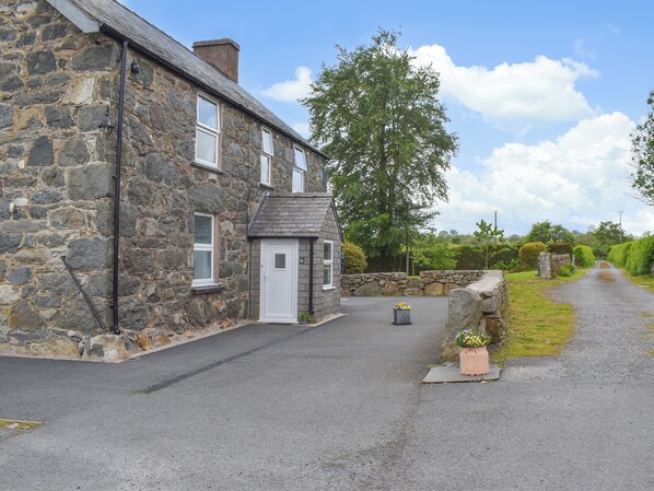 Unclassified image, 1 of 19, button