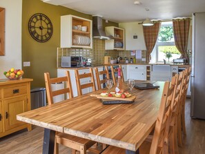 Dining - 4 bedroom accommodation in Rhyduchaf, near Bala (Rhyduchaf, near Bala)