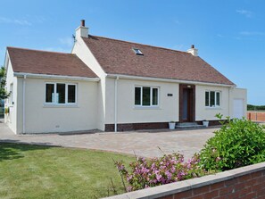 Exterior - 4 bedroom accommodation in Ballantrae, near Girvan (Ballantrae, near Girvan)