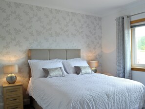 4 bedrooms, free WiFi, bed sheets - 4 bedroom accommodation in Ballantrae, near Girvan (Ballantrae, near Girvan)
