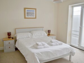 4 bedrooms, free WiFi, bed sheets