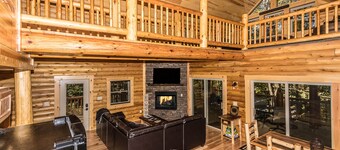 Hocking Hills - Foxfire Cabin  > hiking, game room, fire pit, full kitchen, Wifi