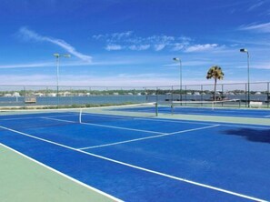 Sports court - Gulf Shores Surf & Racquet Club 714A. Book now. (Gulf Shores)