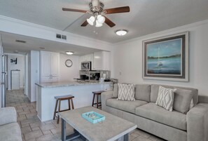 TV, DVD player - Gulf Shores Surf & Racquet Club 714A. Book now. (Gulf Shores)