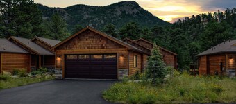 Former Model Home on the Big Thompson River, AC, 1mi to EP & 2mi to RMNP/fishing