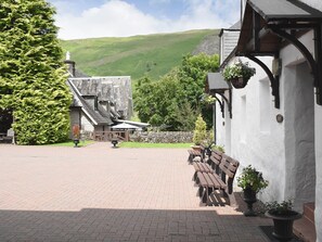 Terrace/patio - 2 bedroom accommodation in Killin, near Crianlarich (Killin, near Crianlarich)
