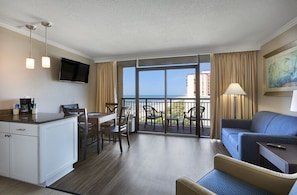 TV, DVD player - Magnificent Caravelle Resort Ocean View Suite - Double Room (Myrtle Beach)