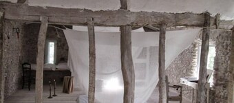 EN SURPLOMB D'UNE RIVIERE, MAISON DE BERGER , AUTHENTIQUE ET FAMILIAL ,WIFI