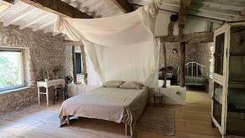 2 chambres, fer et planche à repasser, Wi-Fi gratuit, draps fournis