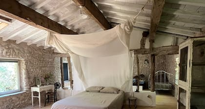 OVERHANGING A RIVER, SHEPHERD'S HOUSE, AUTHENTIC, FAMILY-FRIENDLY, WIFI