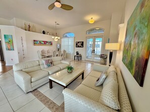 تلفزيون ذكي، مشغل دي في دي، كُتُب، ستيريو