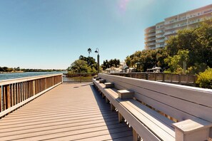 Terrace/patio - Lovely Siesta Key condo with patio, pool & bay view - near beach (Siesta Key)