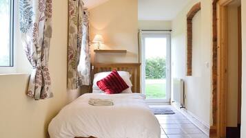 5 bedrooms, free WiFi, bed sheets