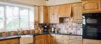 5 bedroom accommodation in Newtown