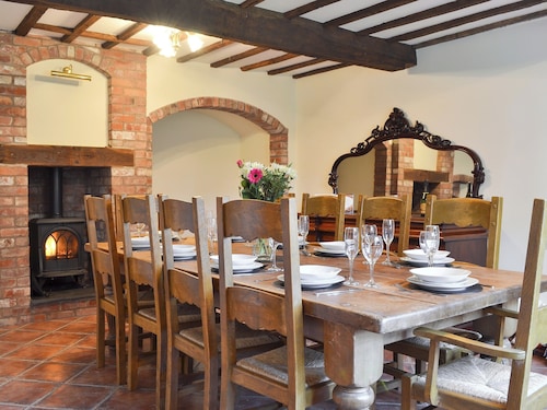 5 bedroom accommodation in Newtown