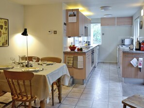 Dishwasher, cookware/dishes/utensils - 2 bedroom accommodation in Kettlewell (Kettlewell)
