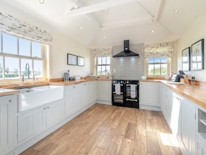 Dishwasher - 4 bedroom accommodation in Nafferton, near Driffield (Nafferton, near Driffield)