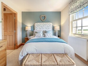 4 bedrooms, free WiFi, bed sheets - 4 bedroom accommodation in Nafferton, near Driffield (Nafferton, near Driffield)