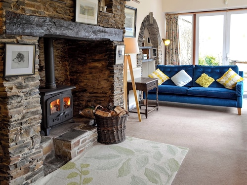 5 bedroom accommodation in Winsford