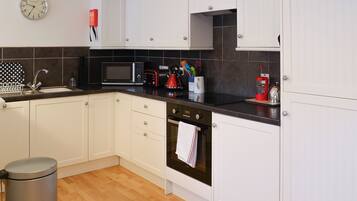 Geschirrspüler, Hochstuhl, Gefrierschrank