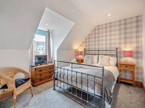 3 室のベッドルーム、WiFi (無料)、ベッドシーツ