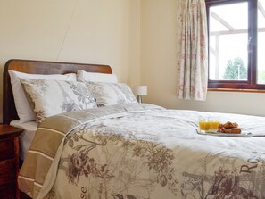 4 bedrooms, free WiFi, bed sheets, wheelchair access
