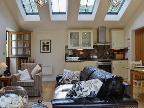 TV, fireplace - 1 bedroom accommodation in Capelulo, near Conwy (Capelulo, near Conwy)