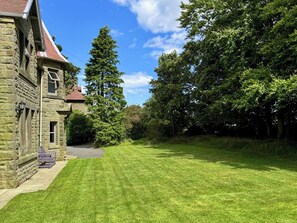 Property grounds - 5 bedroom accommodation in Goathland, near Whitby (Goathland, near Whitby)