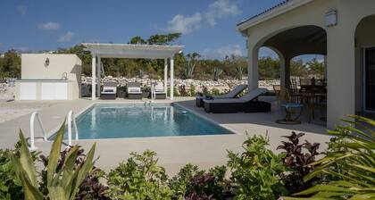 Island Escape- Long Bay Beach , private pool