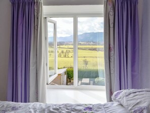 2 bedrooms, free WiFi, bed sheets - 2 bedroom accommodation in Bassenthwaite, near Cockermouth (Bassenthwaite, near Cockermouth)