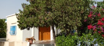 Charming villa in Chott-Meriem Kantaoui Sousse sea view, flower garden with trees
